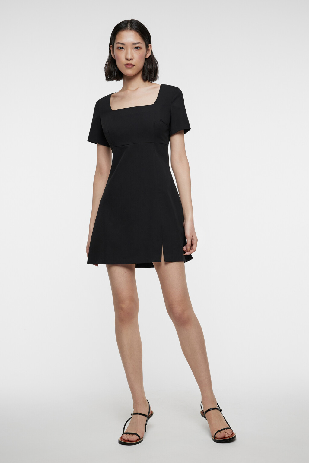 Платье мини приталенное с разрезом на бедре - цвет черный - 4