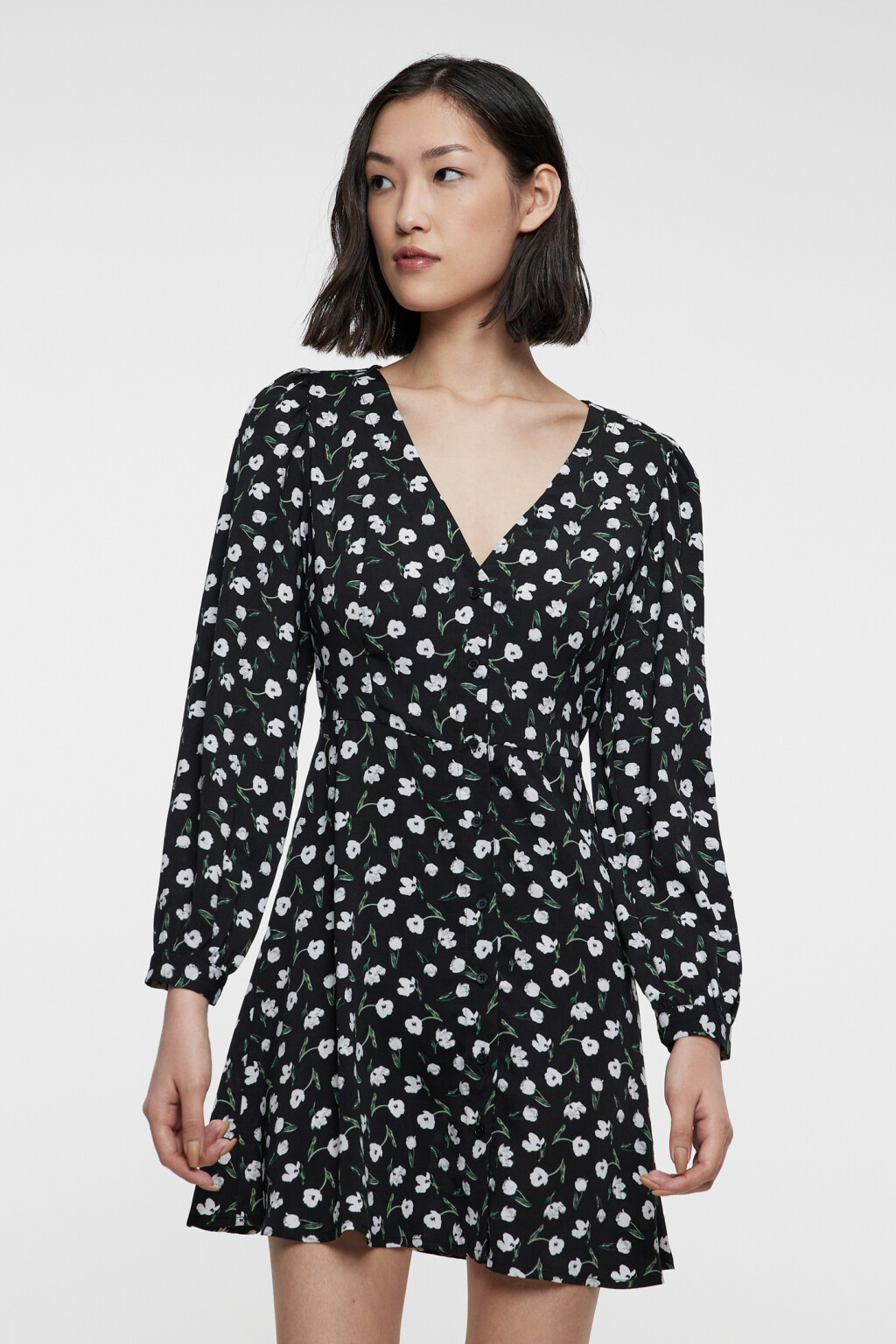 Платье мини с V-вырезом и цветочным принтом - цвет черный - 1