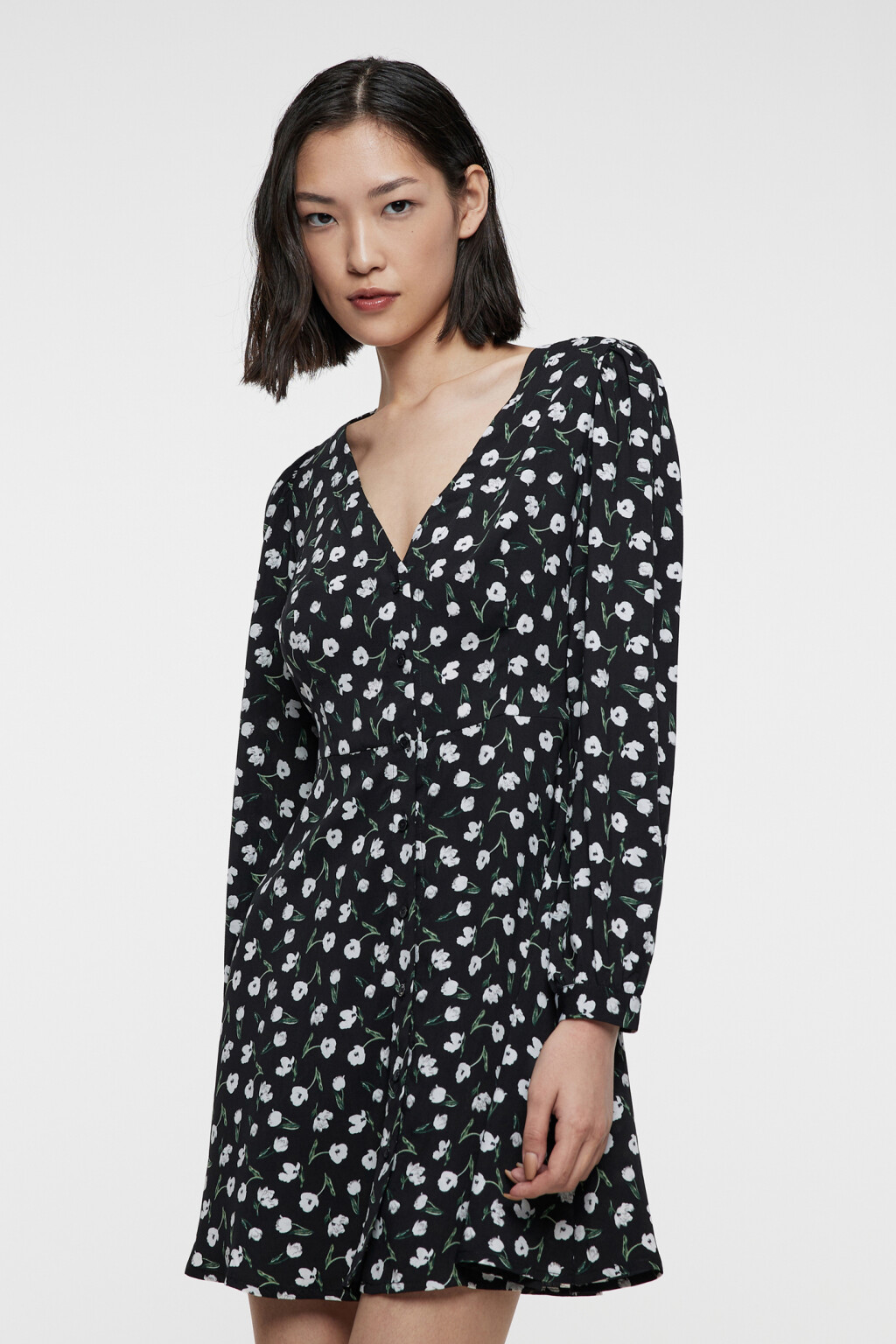 Платье мини с V-вырезом и цветочным принтом - цвет черный - 2