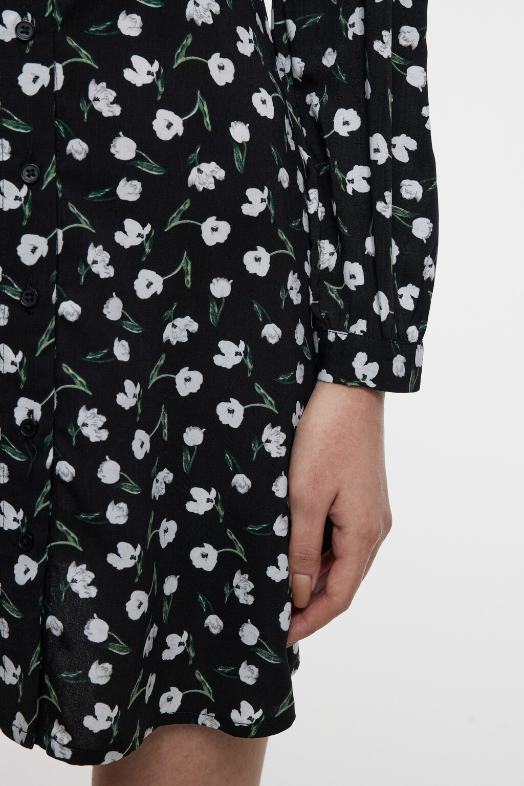 Платье мини с V-вырезом и цветочным принтом - цвет черный - 7