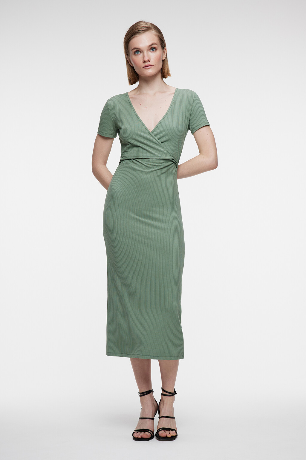 Платье-футляр миди облегающее вискозное в рубчик - цвет зеленый - 4