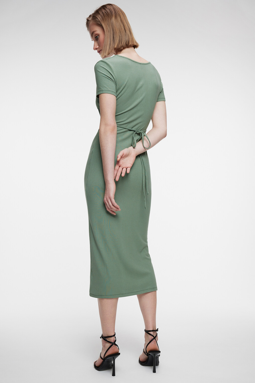 Платье-футляр миди облегающее вискозное в рубчик - цвет зеленый - 8