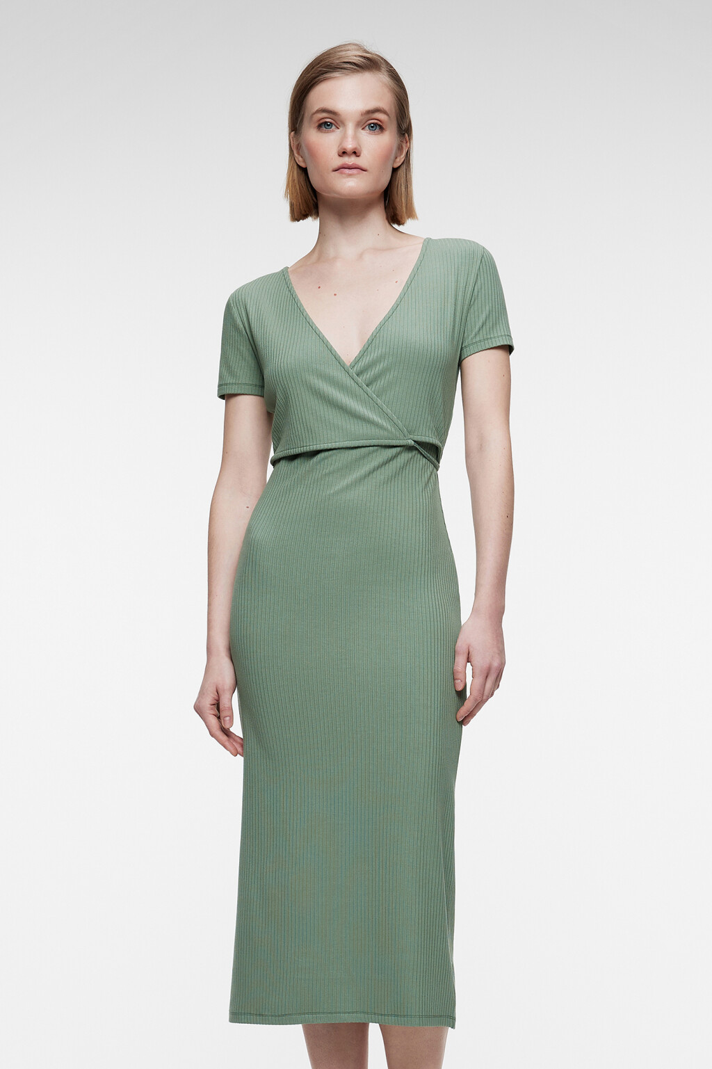 Платье-футляр миди облегающее вискозное в рубчик - цвет зеленый - 9