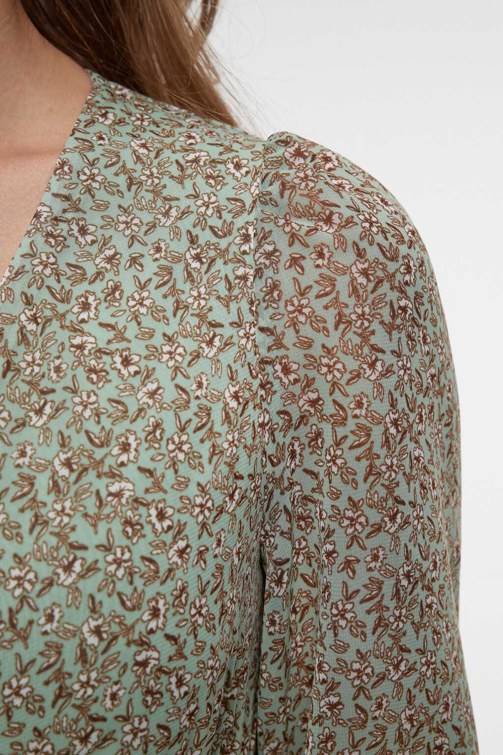 Платье миди шифоновое с V-вырезом и воланами - цвет зеленый - 5