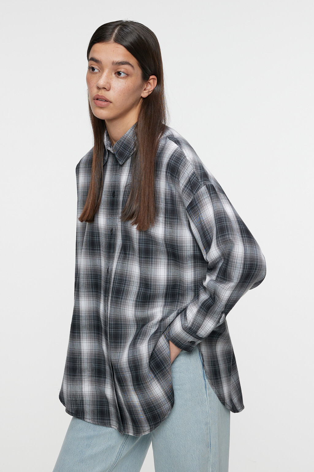 Блузка-рубашка oversize фланелевая в клетку - цвет черный - 2