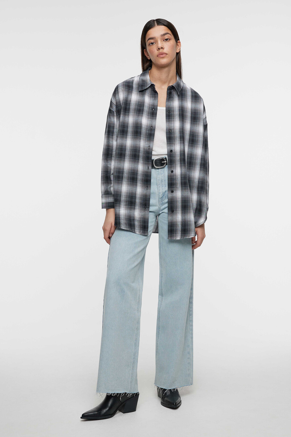 Блузка-рубашка oversize фланелевая в клетку - цвет черный - 4