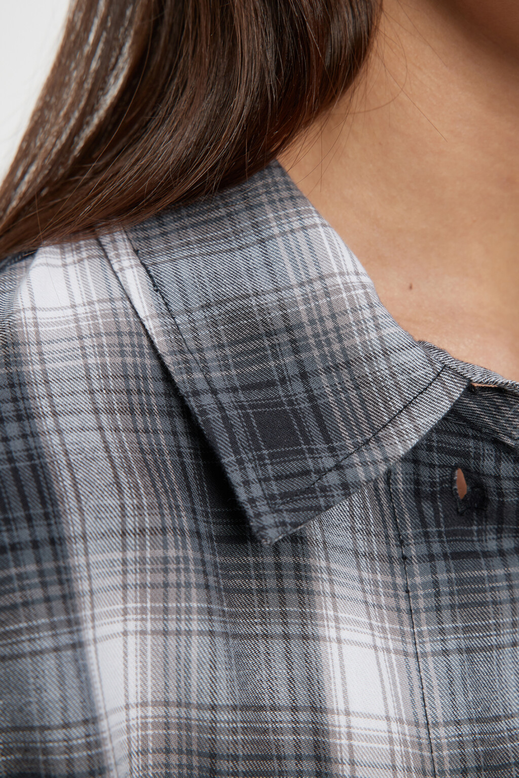 Блузка-рубашка oversize фланелевая в клетку - цвет черный - 5