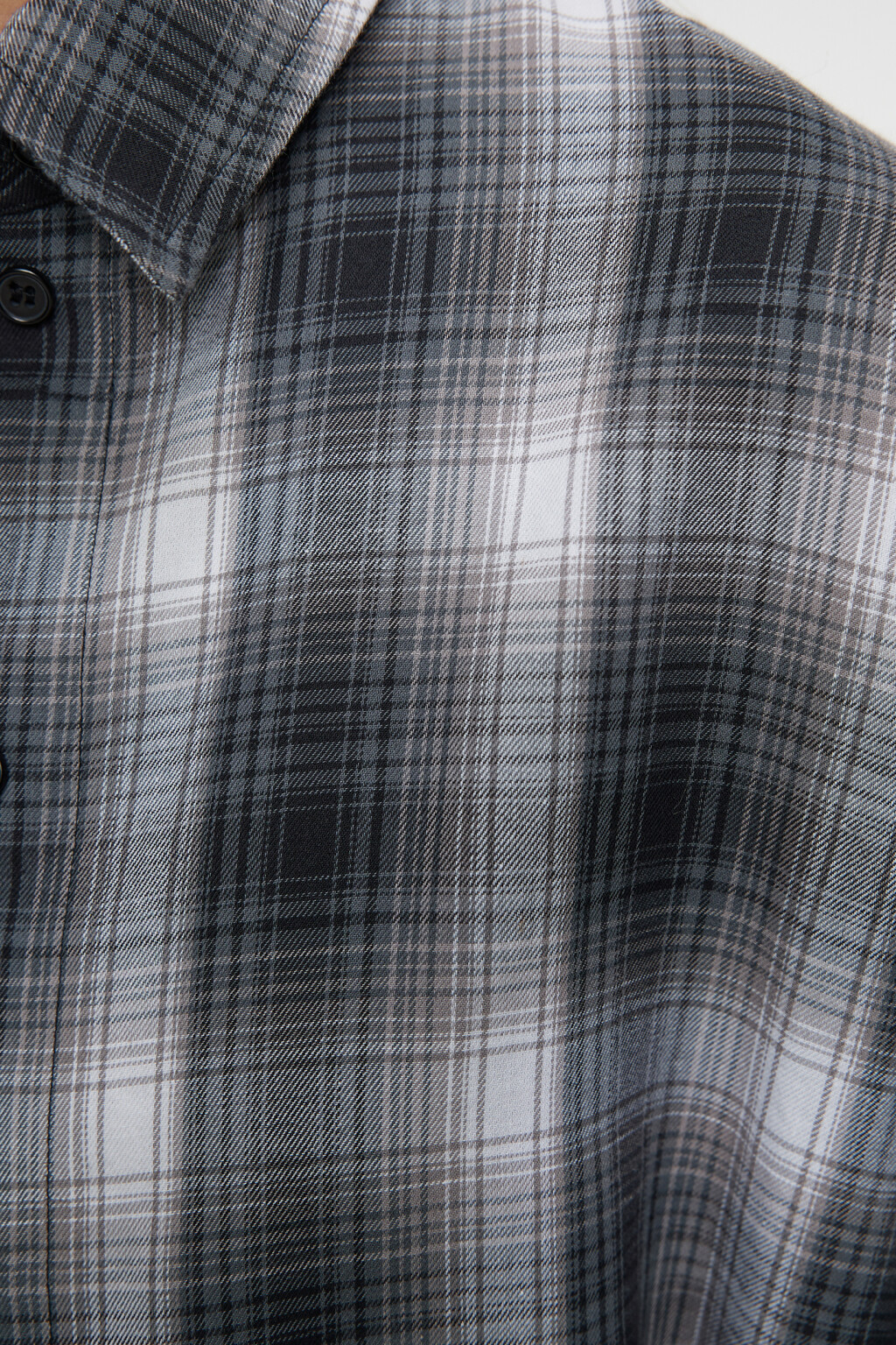 Блузка-рубашка oversize фланелевая в клетку - цвет черный - 6