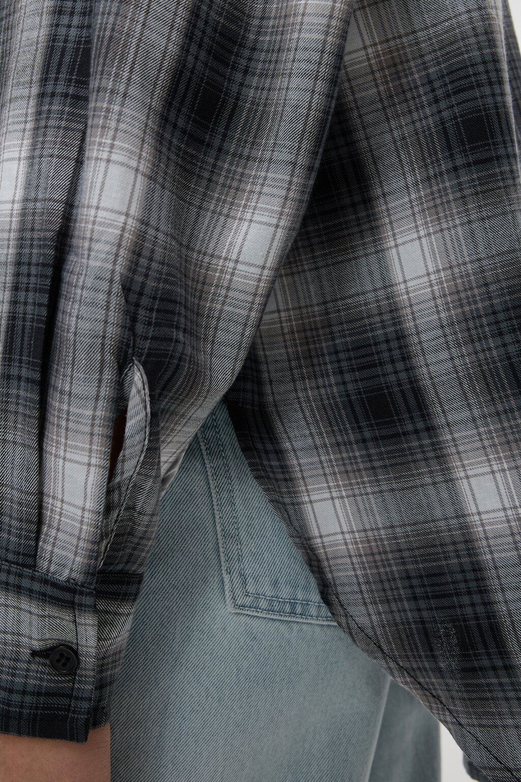 Блузка-рубашка oversize фланелевая в клетку - цвет черный - 7