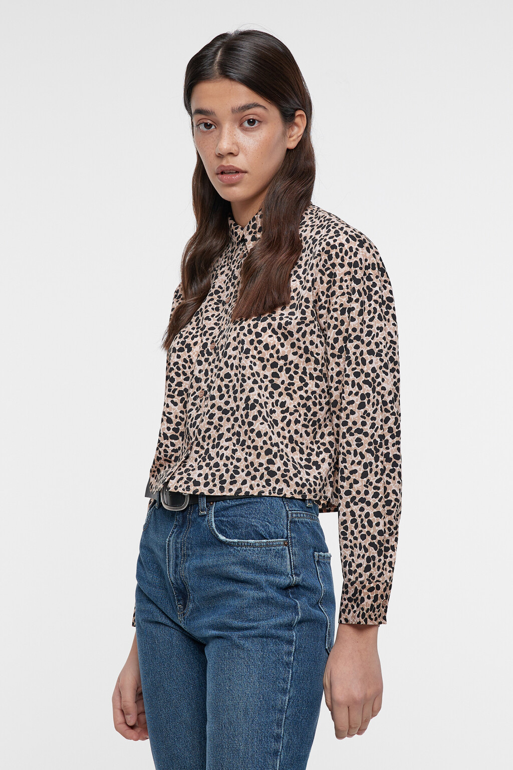 Блузка-рубашка oversize укороченная с принтом - цвет бежевый - 2