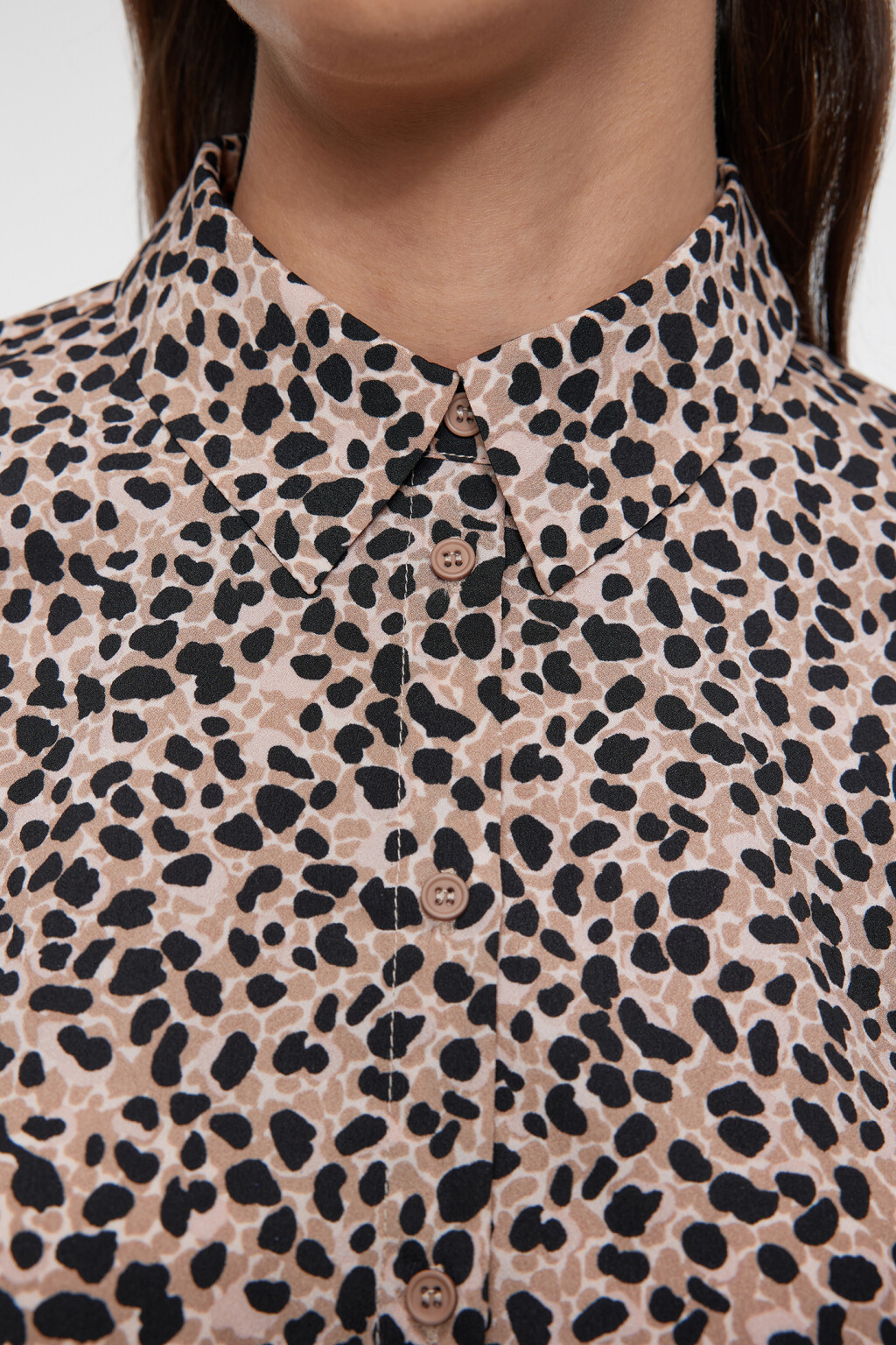 Блузка-рубашка oversize укороченная с принтом - цвет бежевый - 5