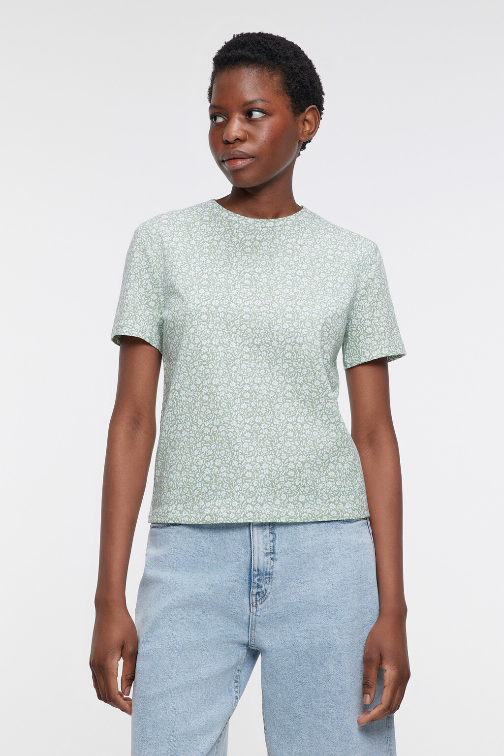 Футболка хлопковая прямая с цветочным принтом - цвет зеленый - 1