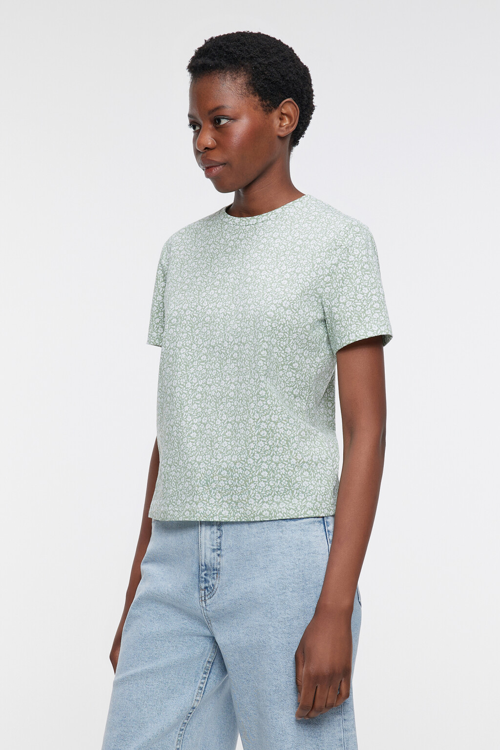 Футболка хлопковая прямая с цветочным принтом - цвет зеленый - 2