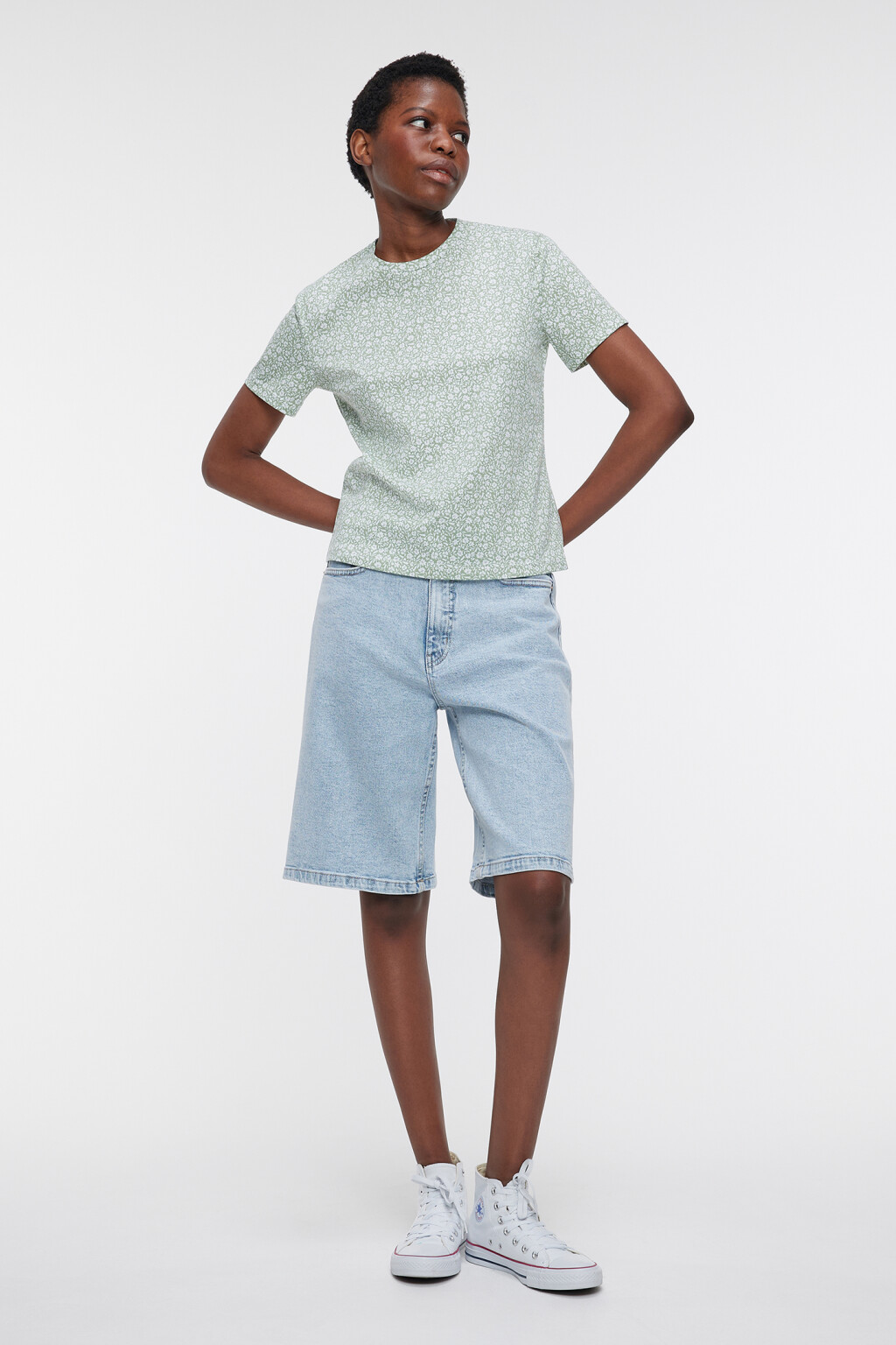 Футболка хлопковая прямая с цветочным принтом - цвет зеленый - 4