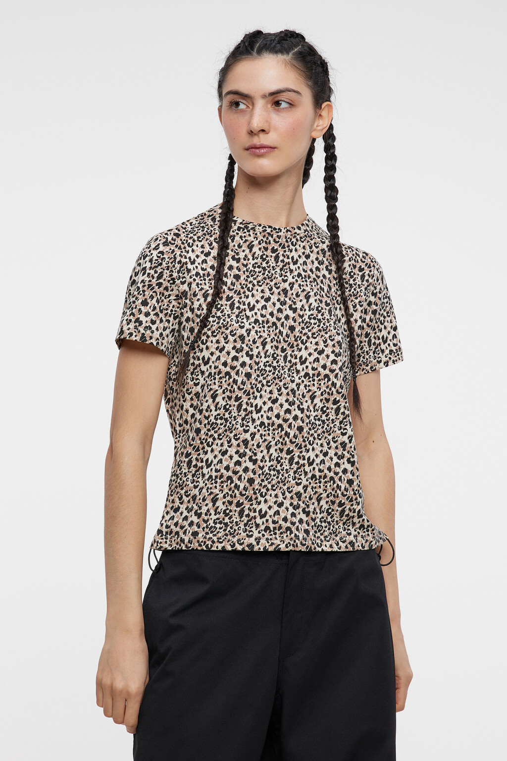 Футболка хлопковая прямая с цветочным принтом - цвет бежевый - 1