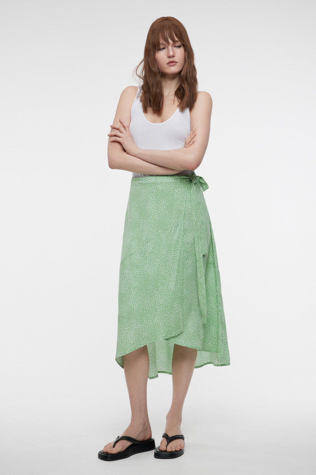 Юбка миди вискозная асимметричная с запахом и поясом - цвет зеленый - 4