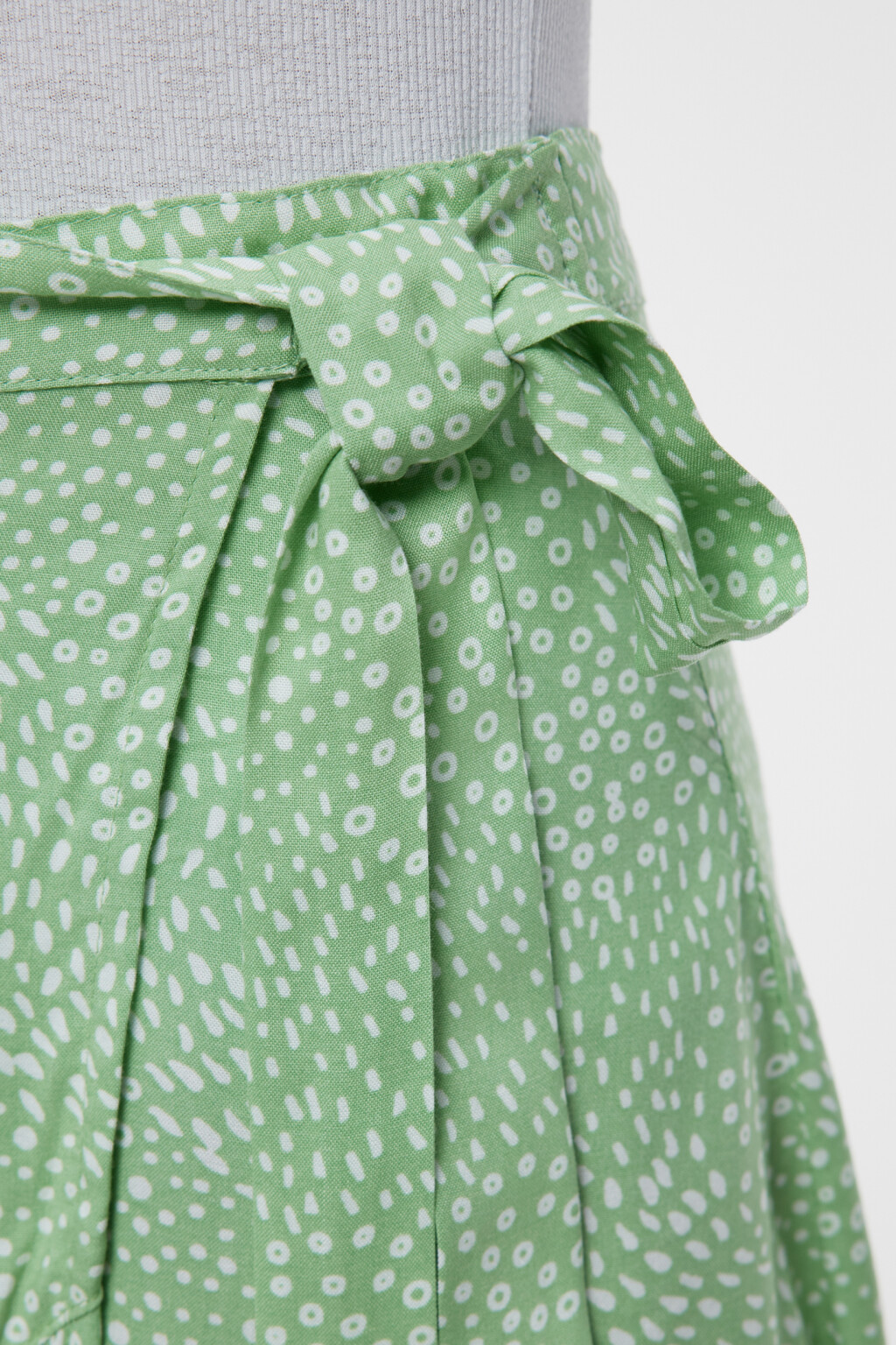 Юбка миди вискозная асимметричная с запахом и поясом - цвет зеленый - 5