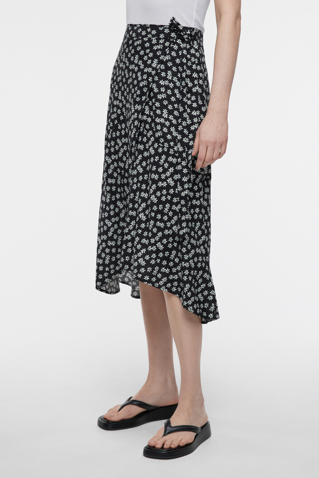 Юбка миди вискозная асимметричная с запахом и поясом - цвет черный - 2