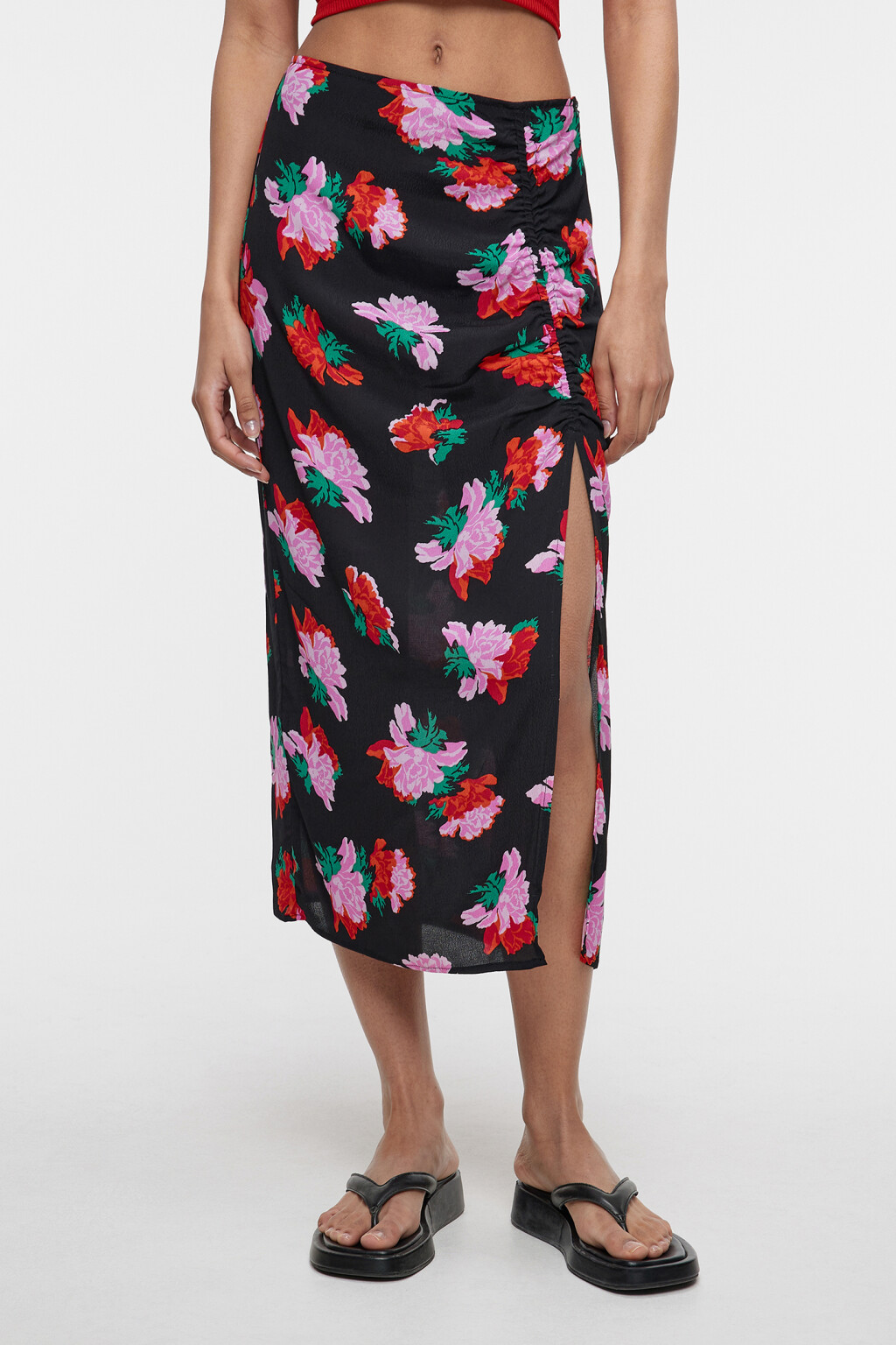 Юбка миди вискозная с разрезом и цветочным принтом - цвет красный - 1