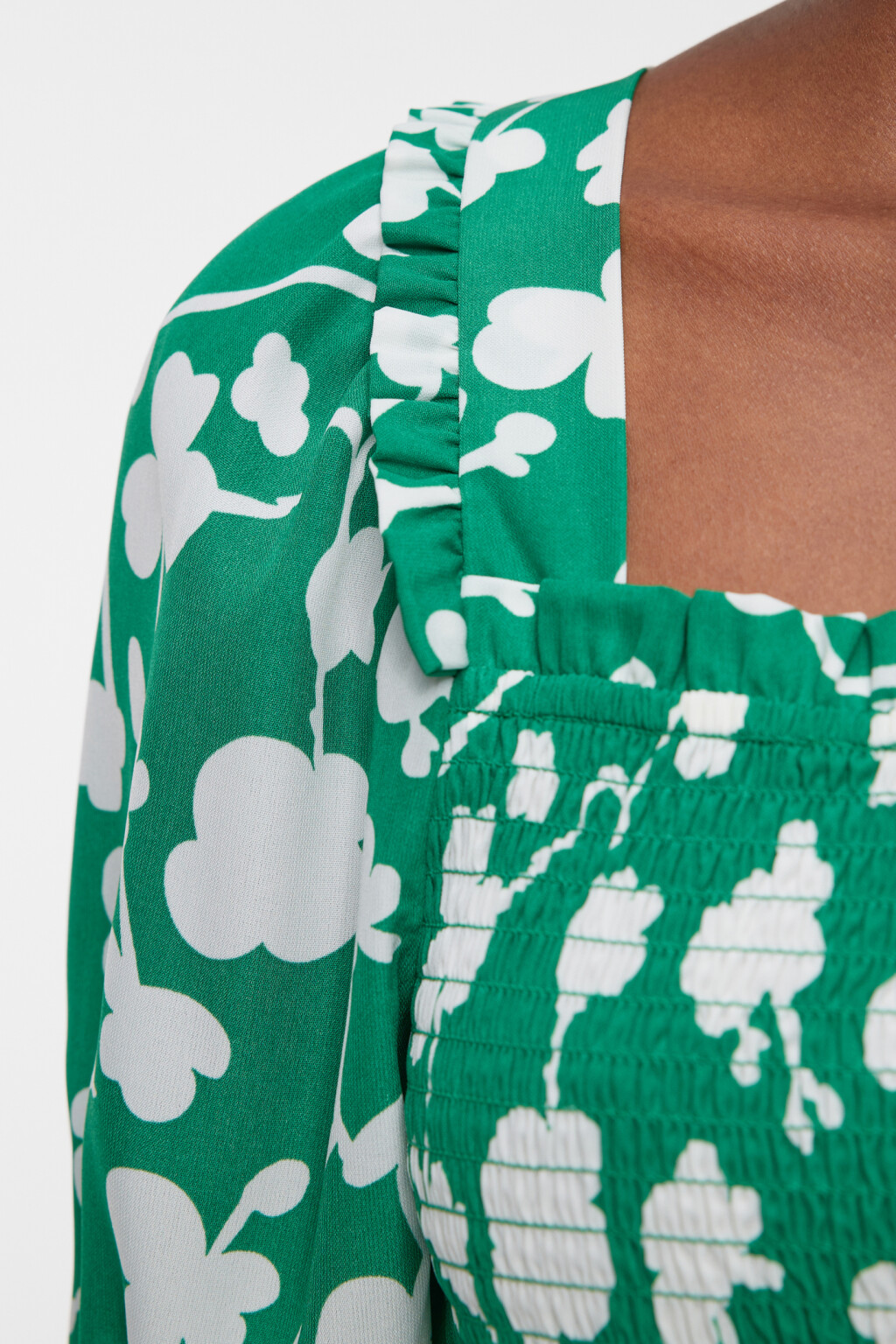 Блузка-топ укороченная с вырезом каре и завязками на спинке - цвет зеленый - 5