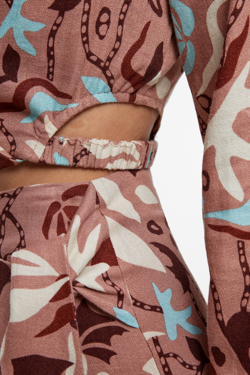 Блузка-топ льняная укороченная с запахом и V-вырезом - цвет коричневый - 7