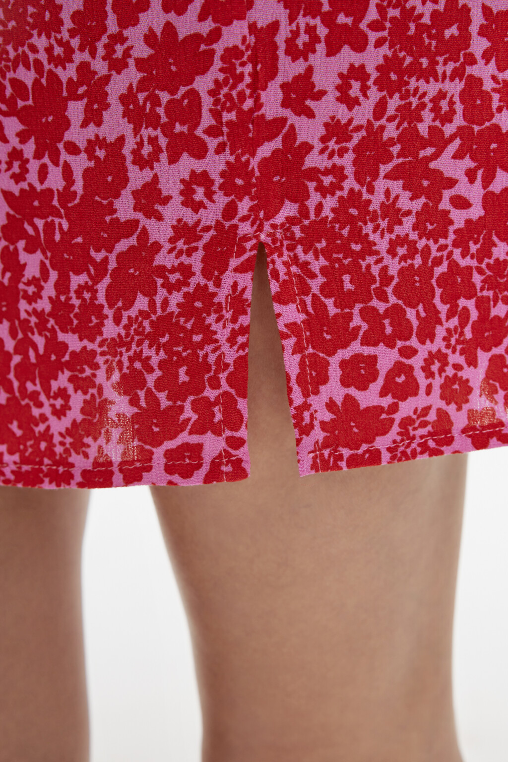 Юбка-карандаш мини вискозная с разрезом на бедре - цвет розовый - 6