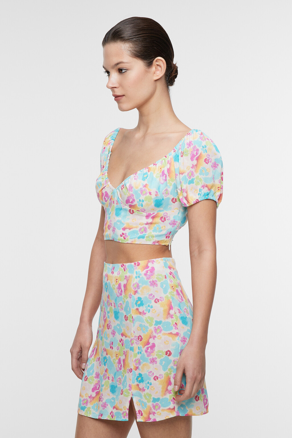 Блузка-топ вискозная укороченная с вырезом-сердечком - цвет мультиколор - 3