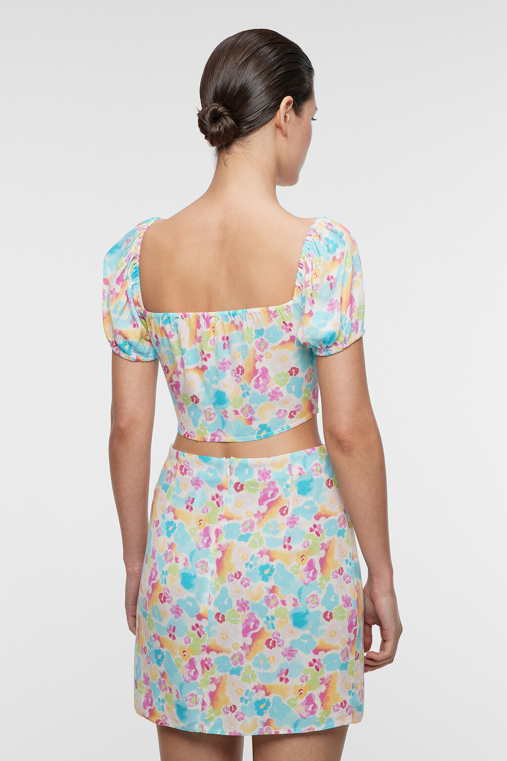 Блузка-топ вискозная укороченная с вырезом-сердечком - цвет мультиколор - 4