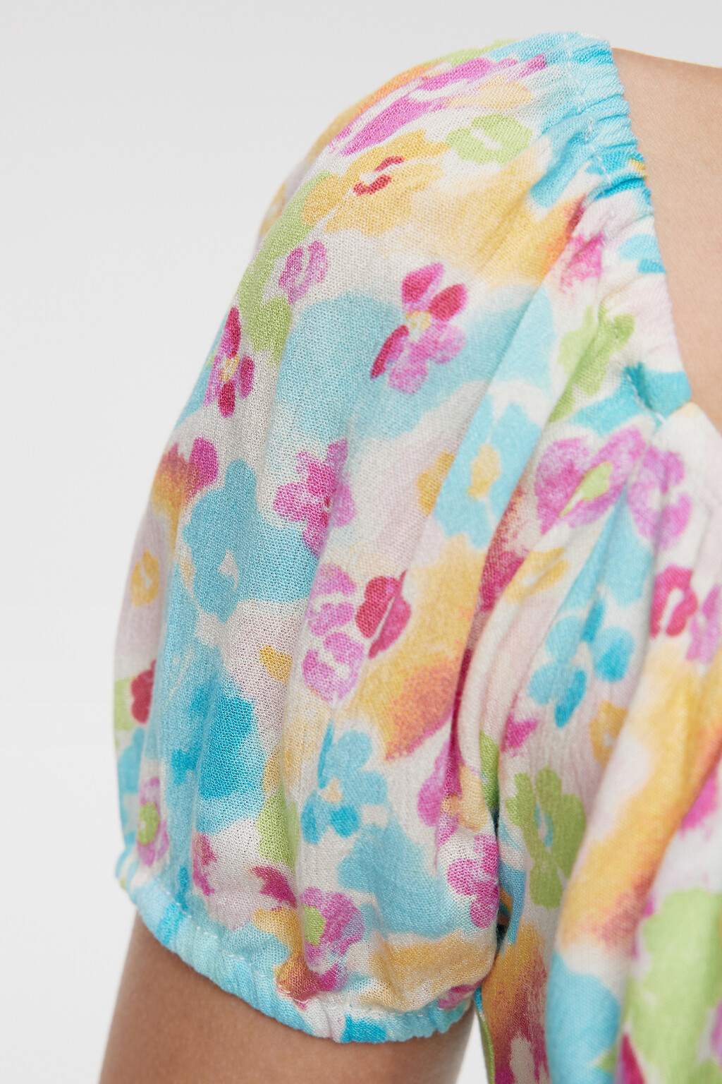 Блузка-топ вискозная укороченная с вырезом-сердечком - цвет мультиколор - 6