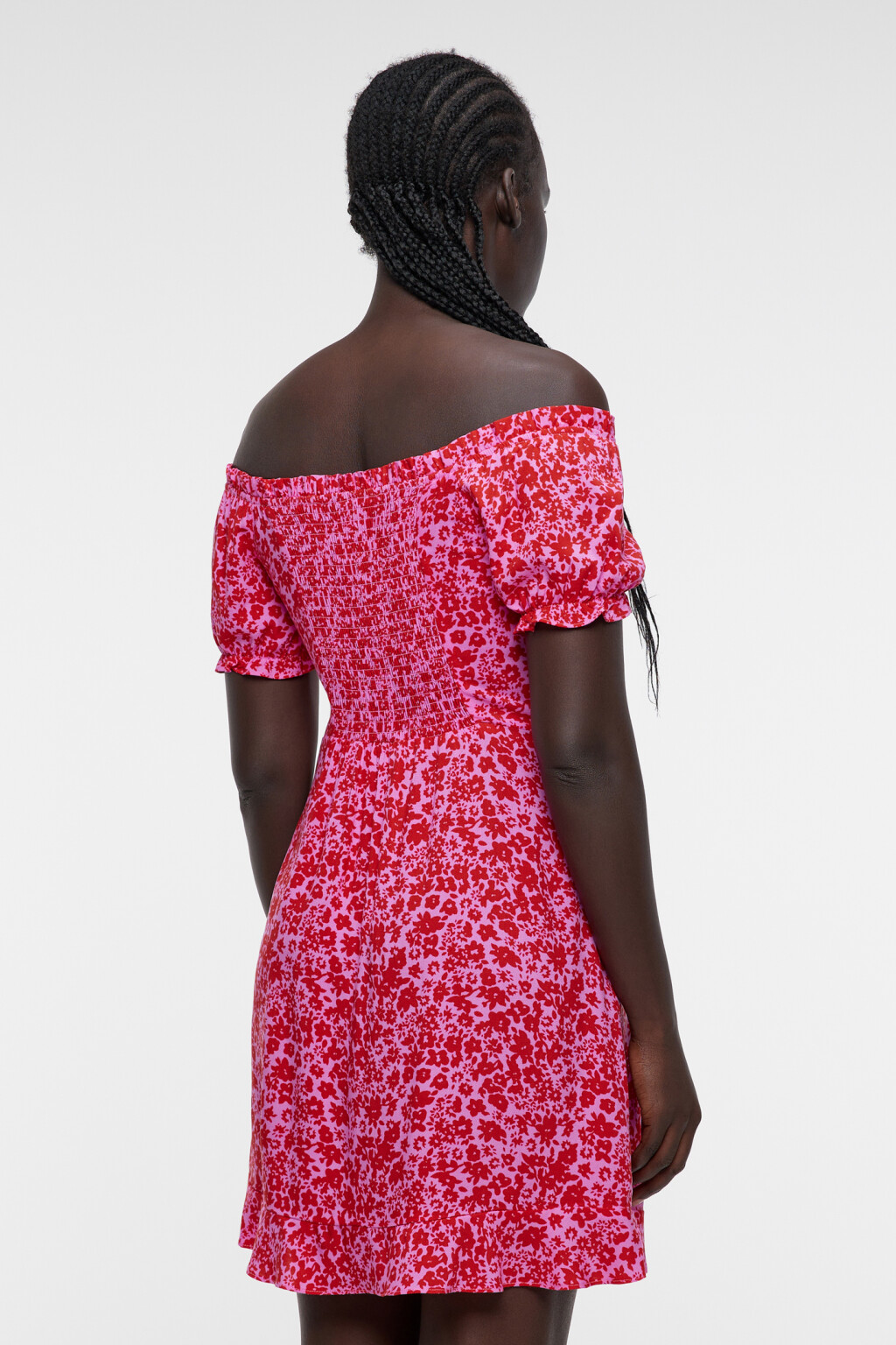 Платье мини вискозное приталенное с открытыми плечами - цвет розовый - 3