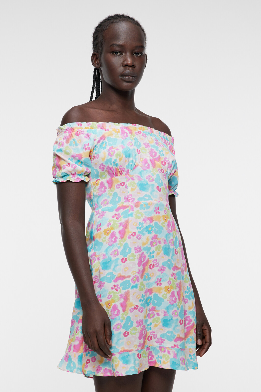 Платье мини вискозное приталенное с открытыми плечами - цвет мультиколор - 3
