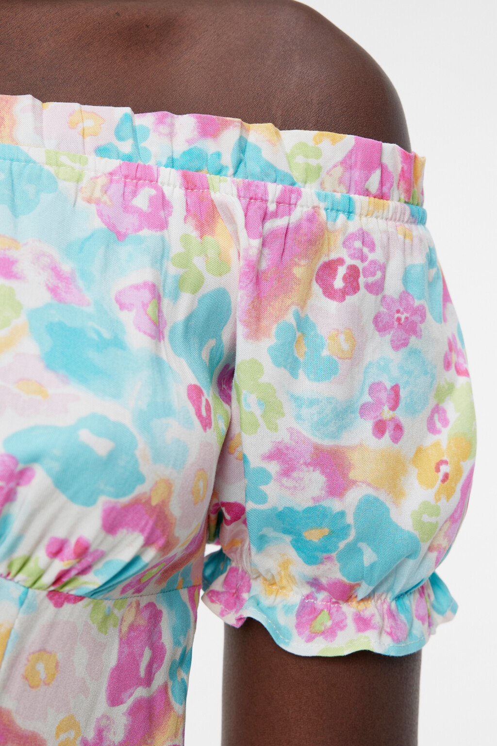 Платье мини вискозное приталенное с открытыми плечами - цвет мультиколор - 5