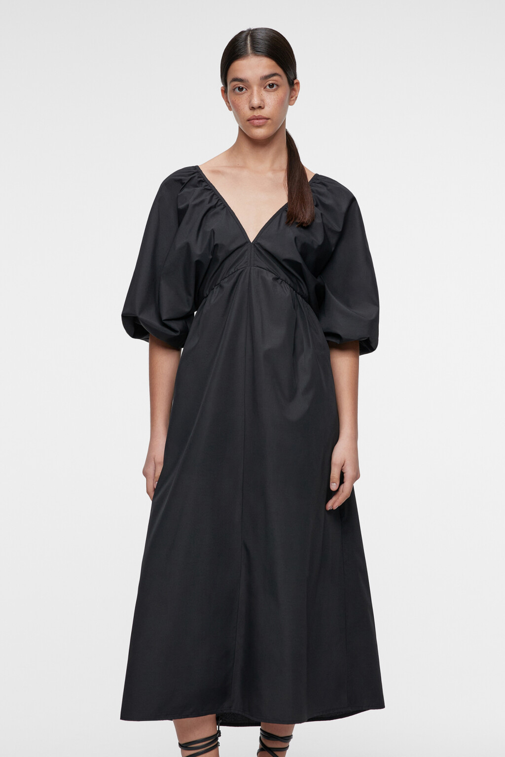 Платье-трапеция миди широкое с V-вырезом - цвет черный - 7