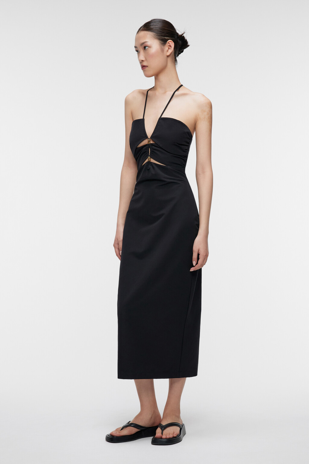 Платье-футляр миди облегающее с вырезами и декором - цвет черный - 3