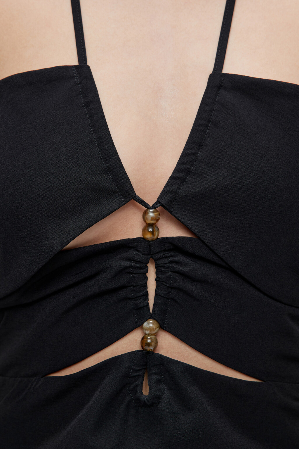 Платье-футляр миди облегающее с вырезами и декором - цвет черный - 6