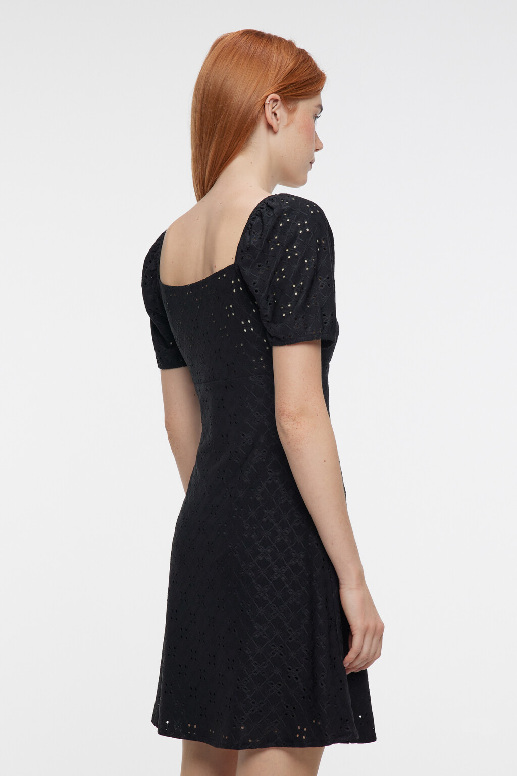 Платье мини ажурное приталенное с завязками на груди - цвет черный - 5
