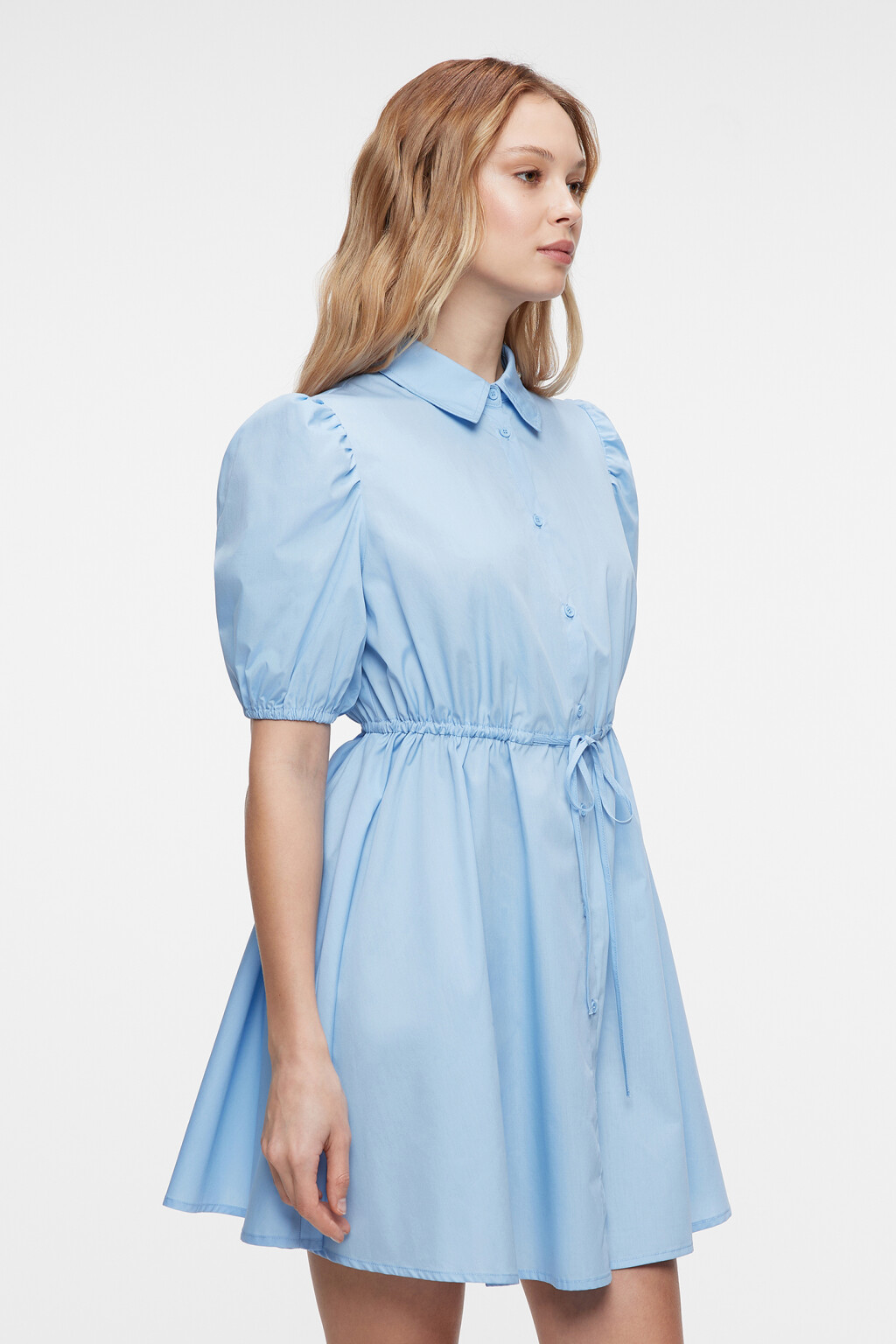 Платье-рубашка мини хлопковое приталенное с поясом - цвет голубой - 2