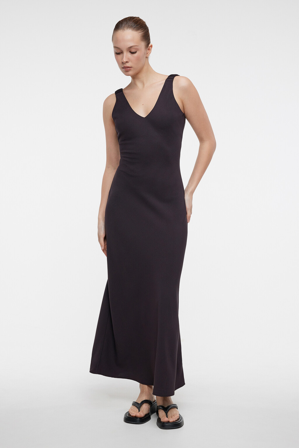 Платье миди вечернее приталенное на широких бретелях - цвет черный - 3