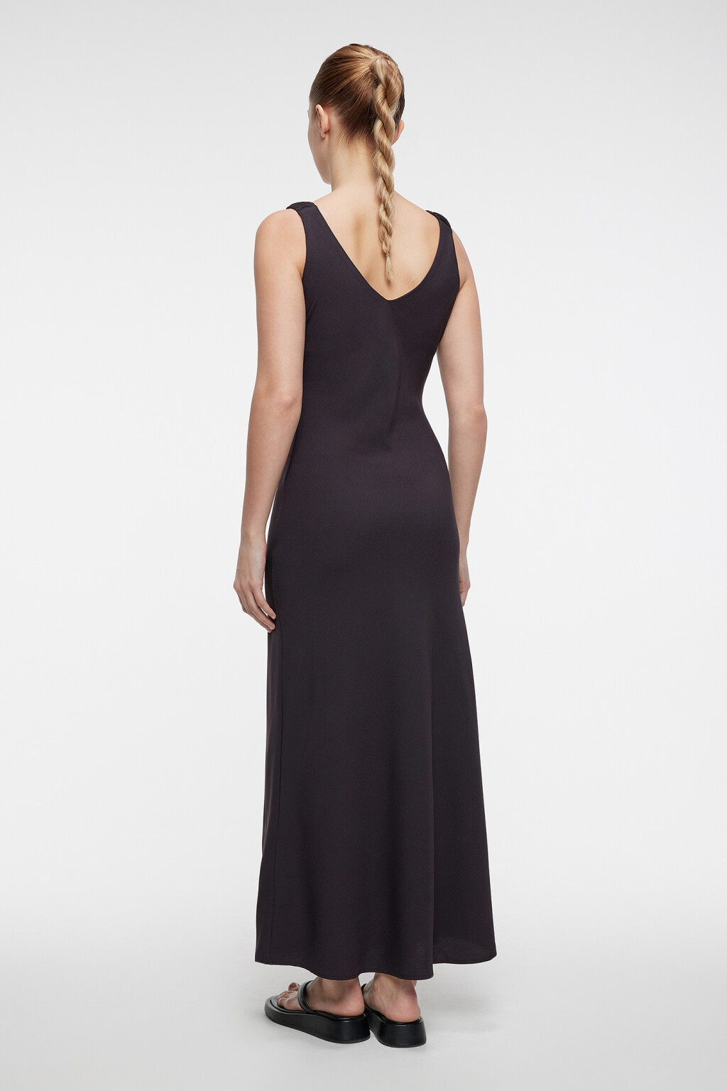 Платье миди вечернее приталенное на широких бретелях - цвет черный - 4