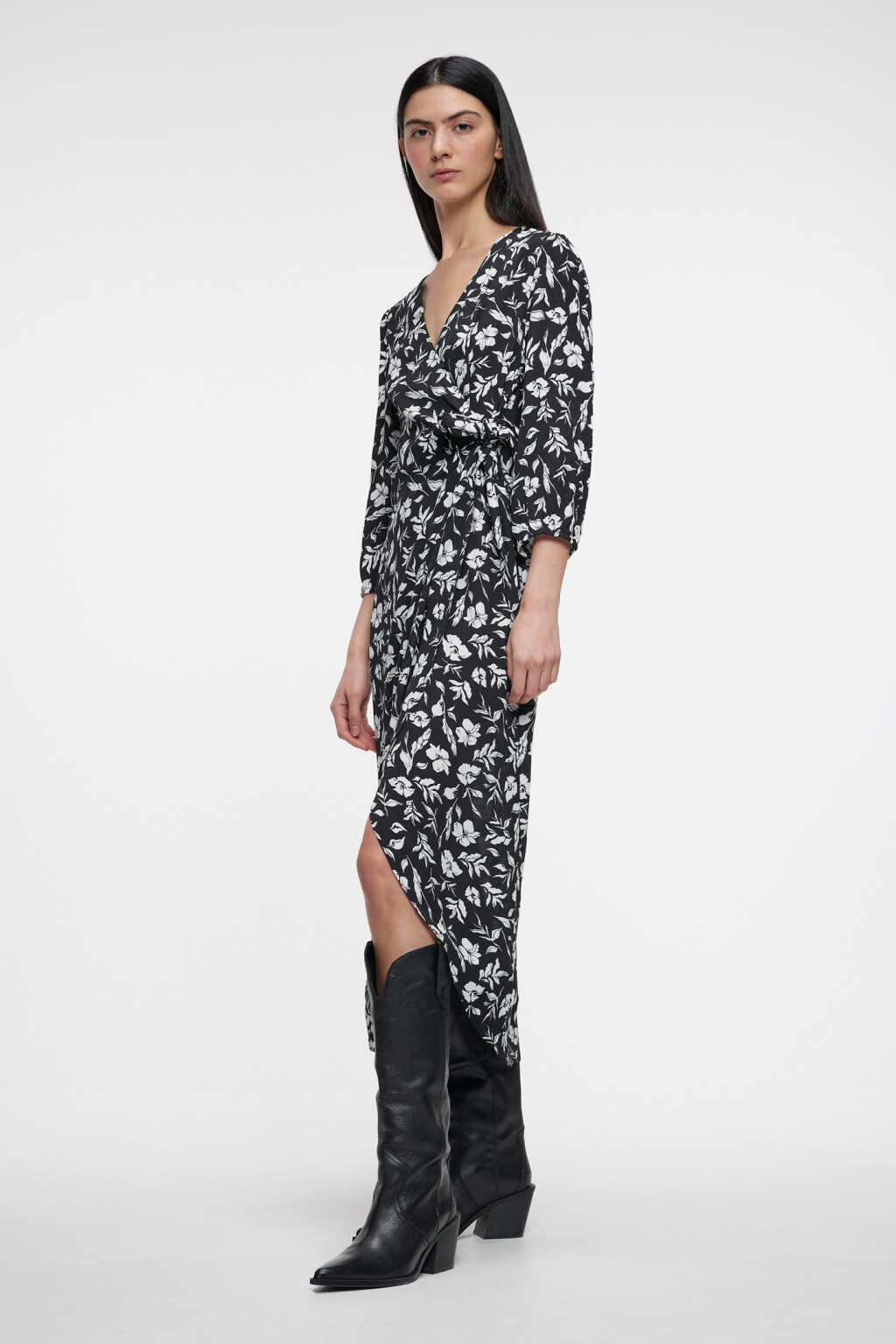 Платье миди вискозное с запахом и поясом - цвет черный - 2