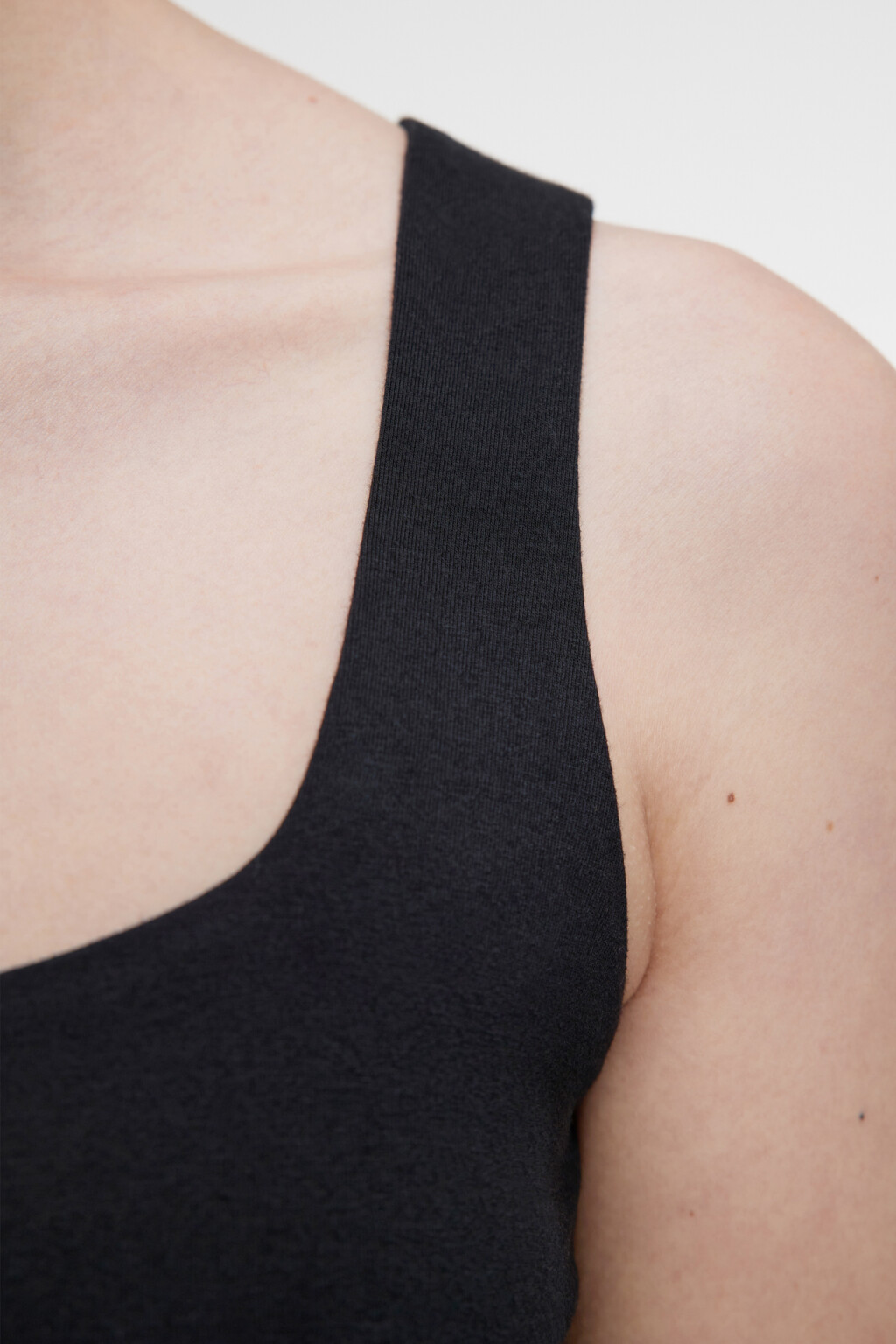 Топ-майка корсетный облегающий на широких бретелях - цвет черный - 4