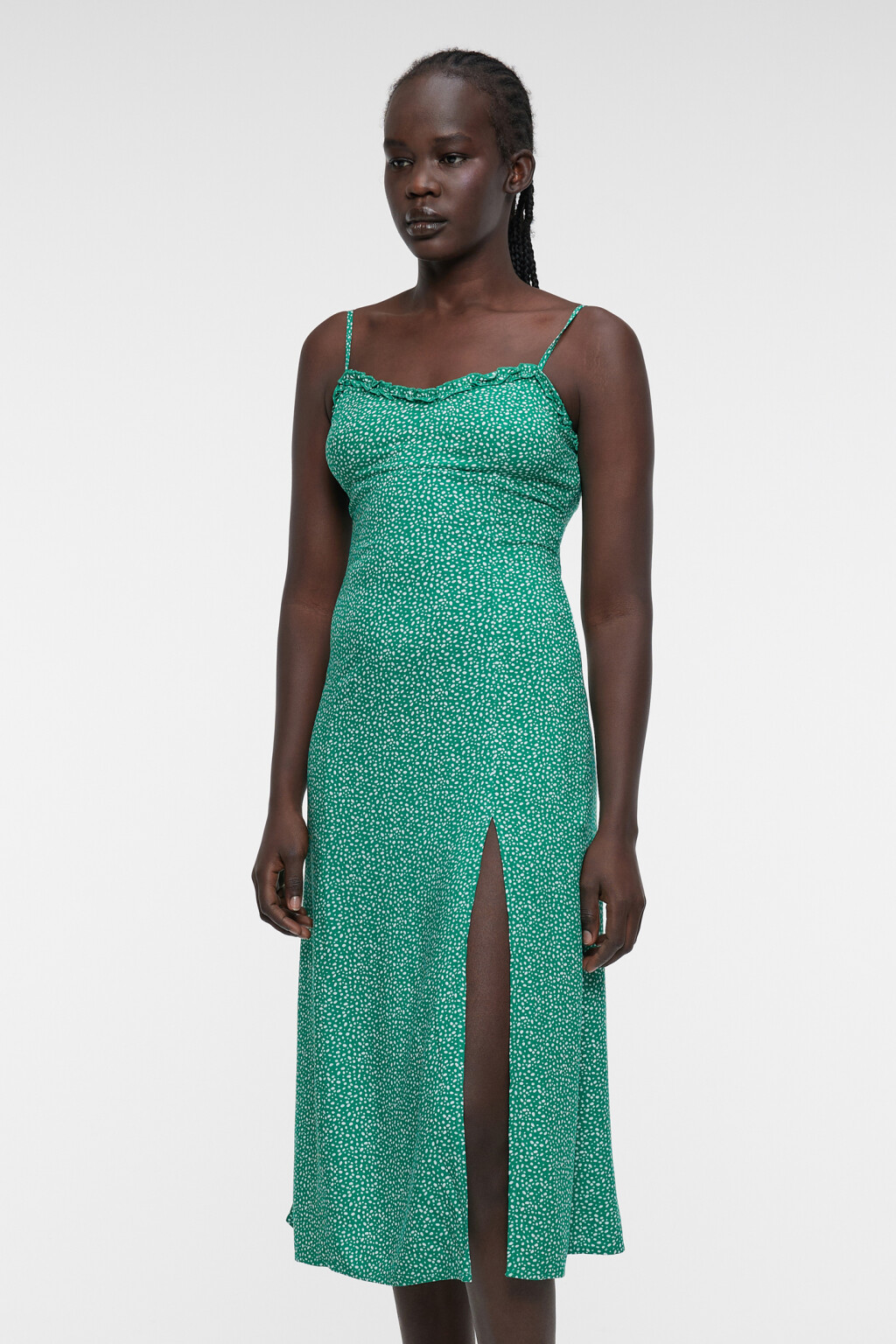 Сарафан миди вискозный с разрезом на бедре и оборками - цвет зеленый - 2