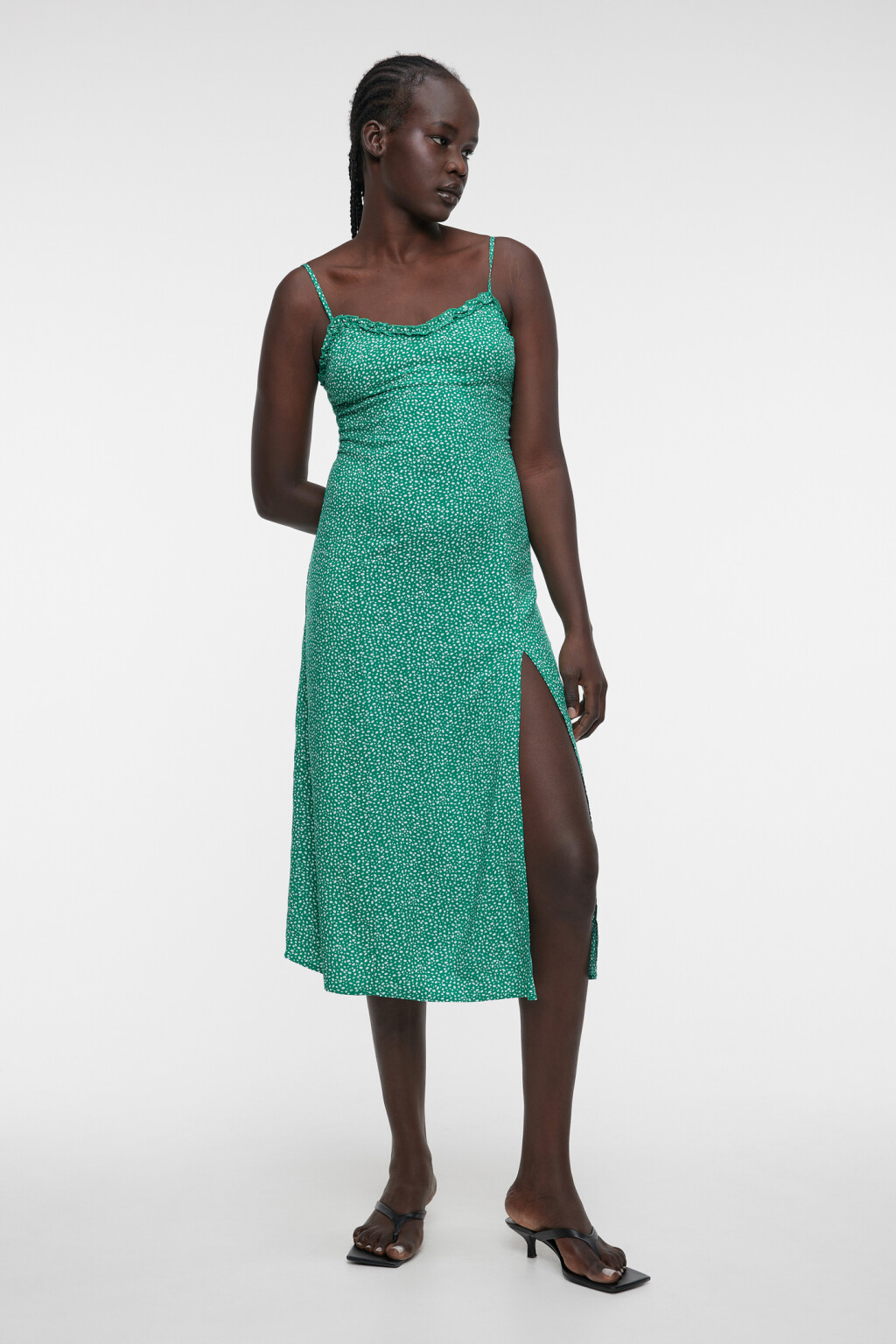 Сарафан миди вискозный с разрезом на бедре и оборками - цвет зеленый - 4