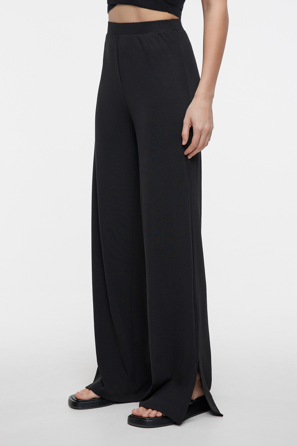 Брюки широкие костюмные с поясом на резинке - цвет черный - 3