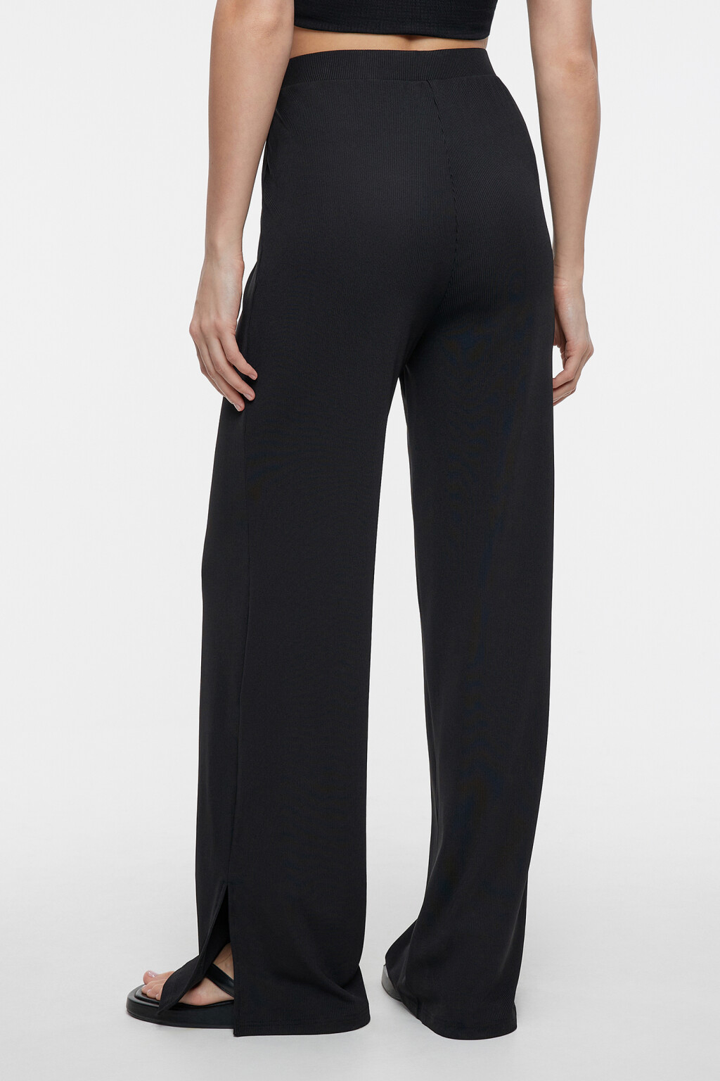 Брюки широкие костюмные с поясом на резинке - цвет черный - 4