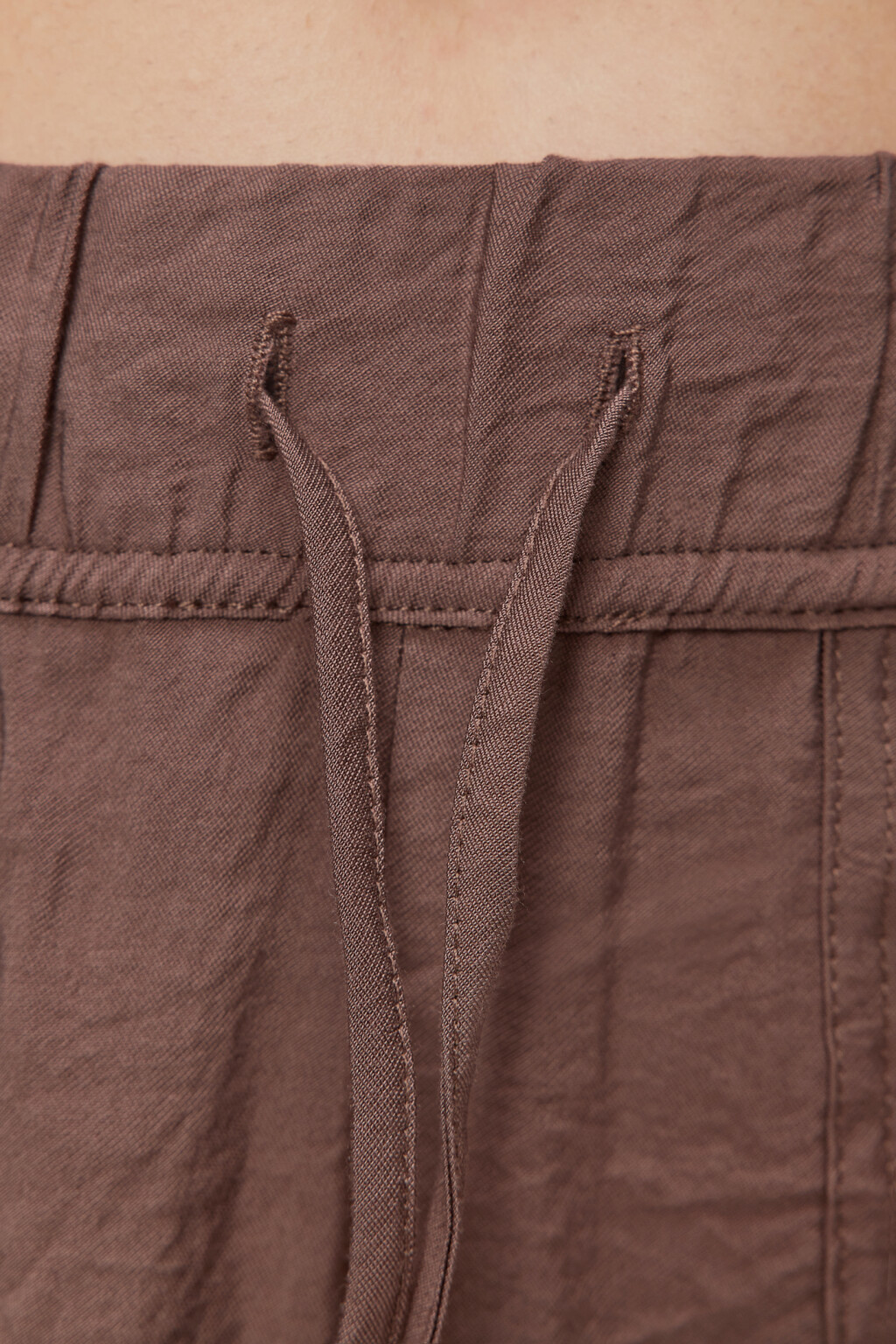 Брюки прямые вискозные с поясом на завязках - цвет коричневый - 5