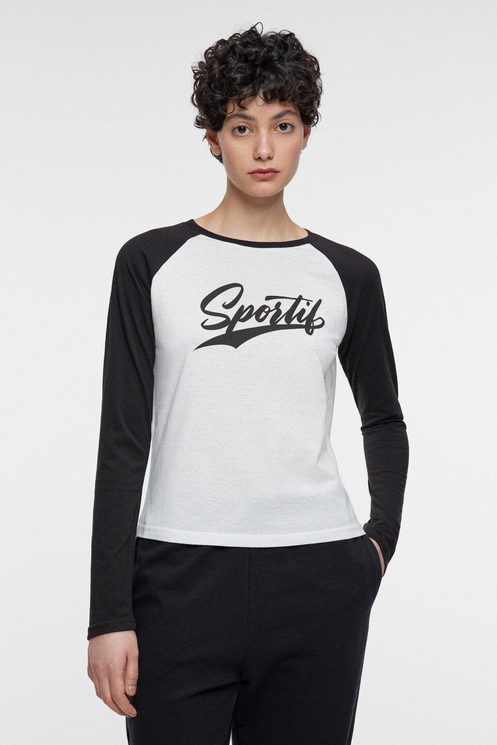 Лонгслив regular fit с контрастными рукавами реглан - цвет черный - 2