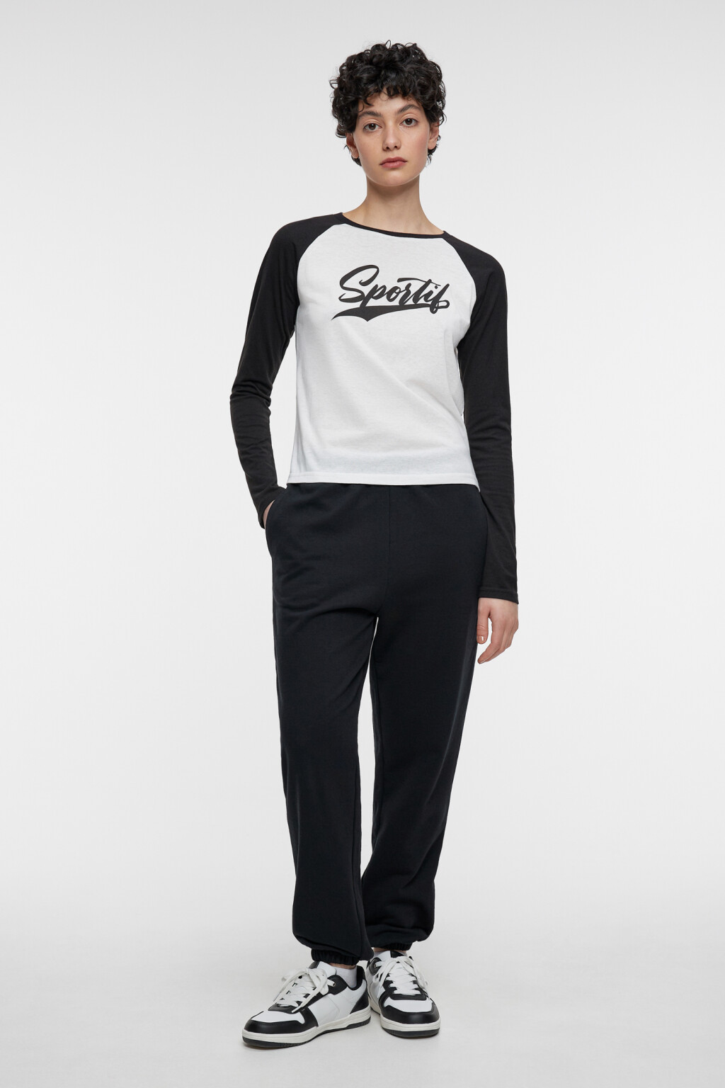 Лонгслив regular fit с контрастными рукавами реглан - цвет черный - 1