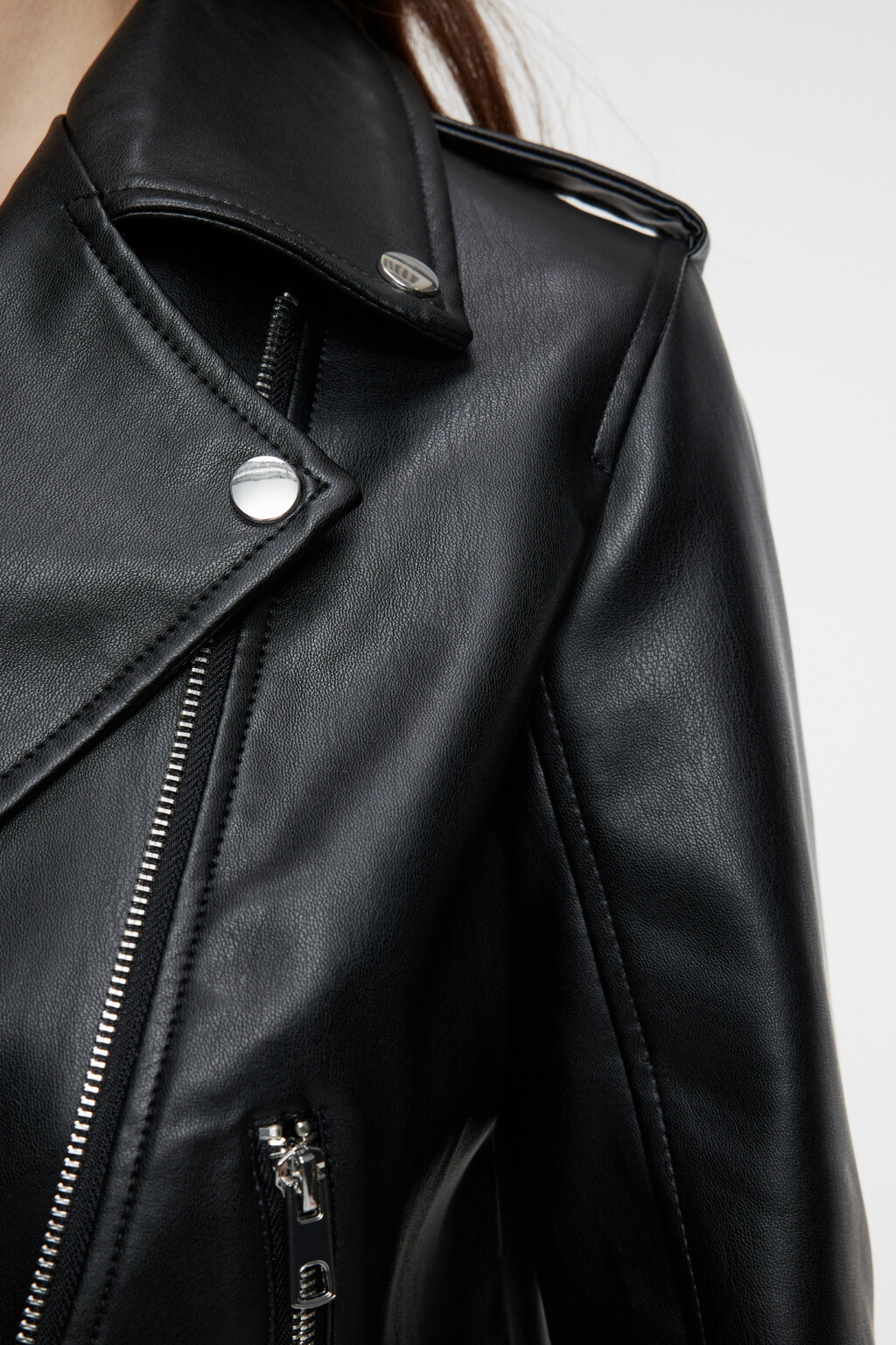 Куртка-косуха укороченная с ремнем - цвет черный - 5