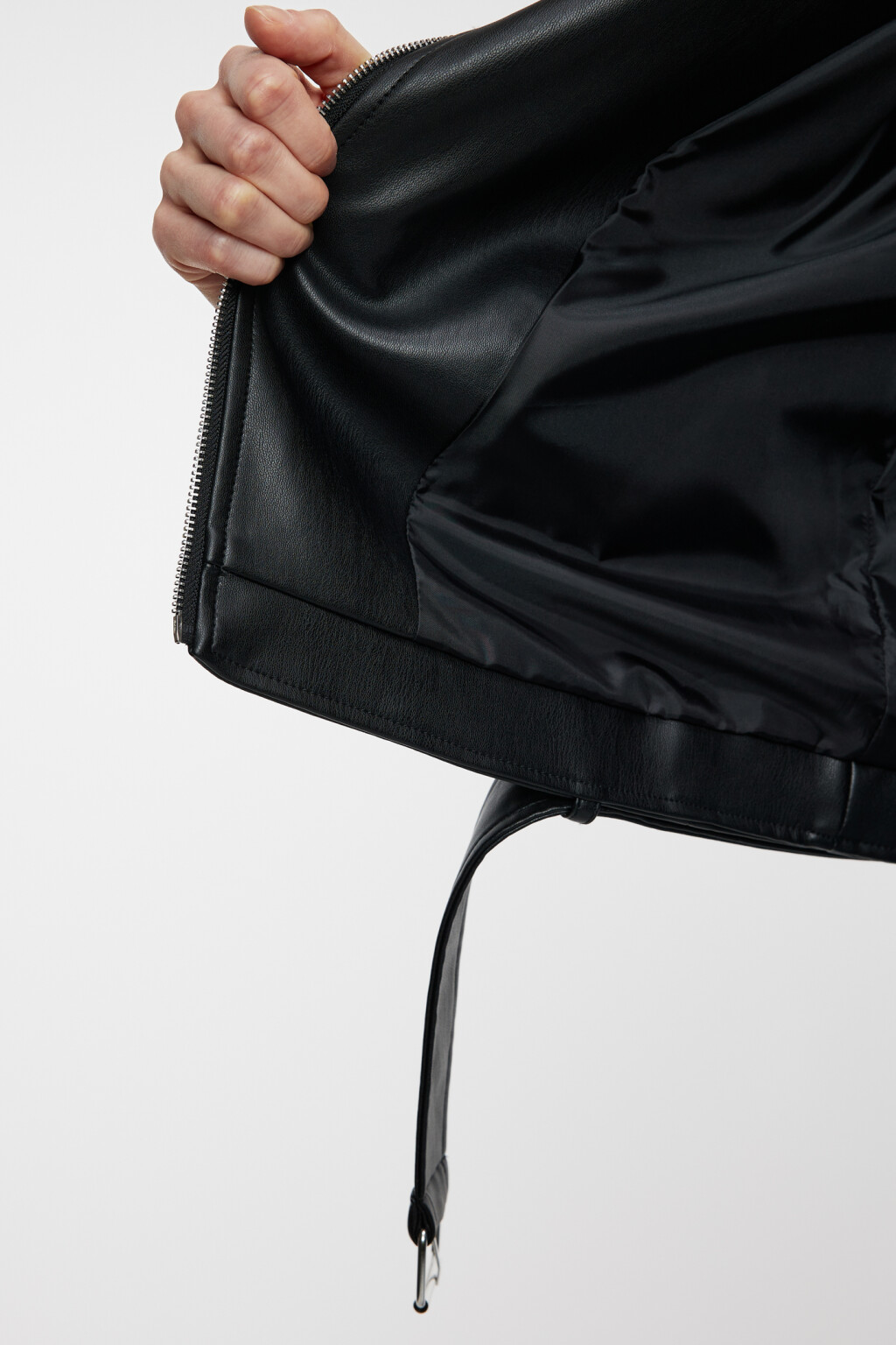 Куртка-косуха укороченная с ремнем - цвет черный - 7